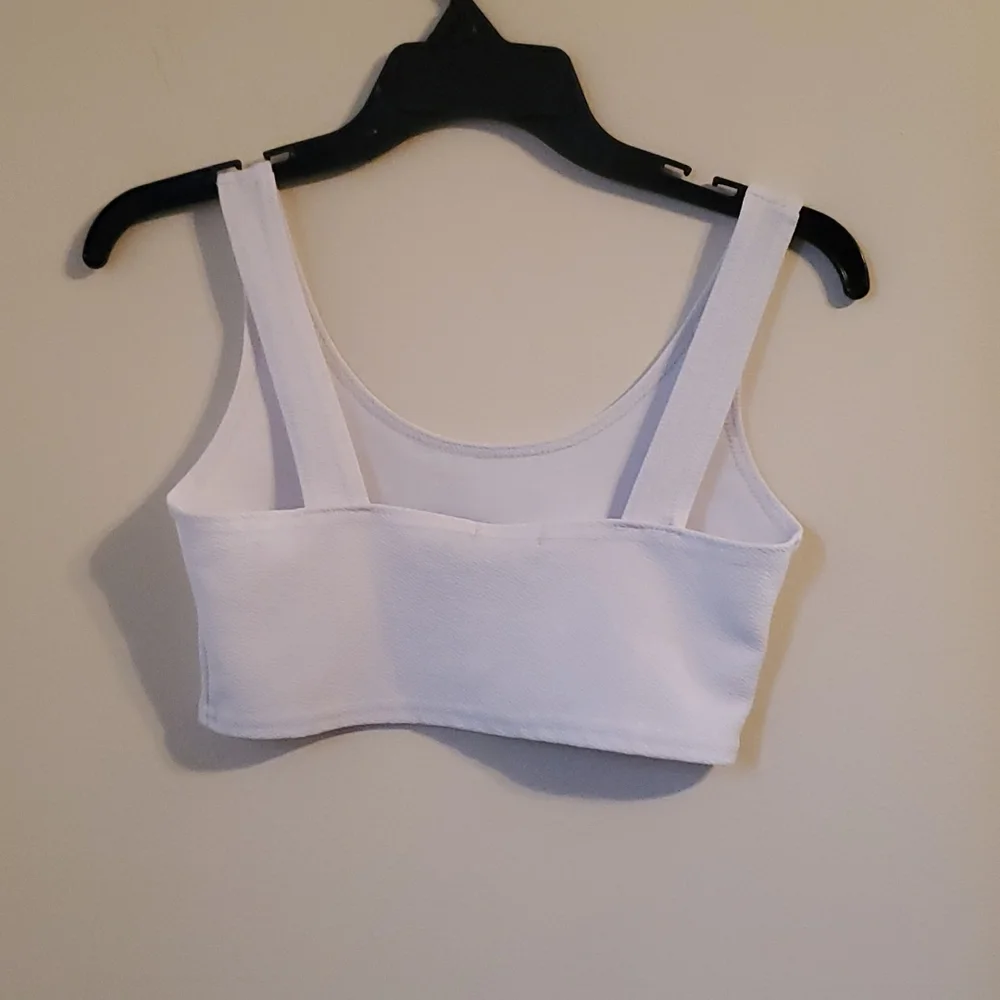 Boohoo brand white crop top with straps - Picture 4 of 4